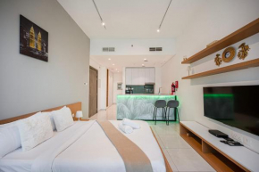 Studio In Dubailand - Bright And Airy